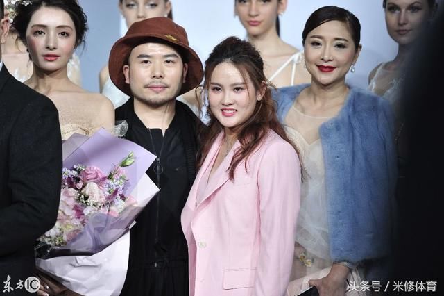 百米飞人与何雯娜跑步,约陈若琳爬山,大胆直言