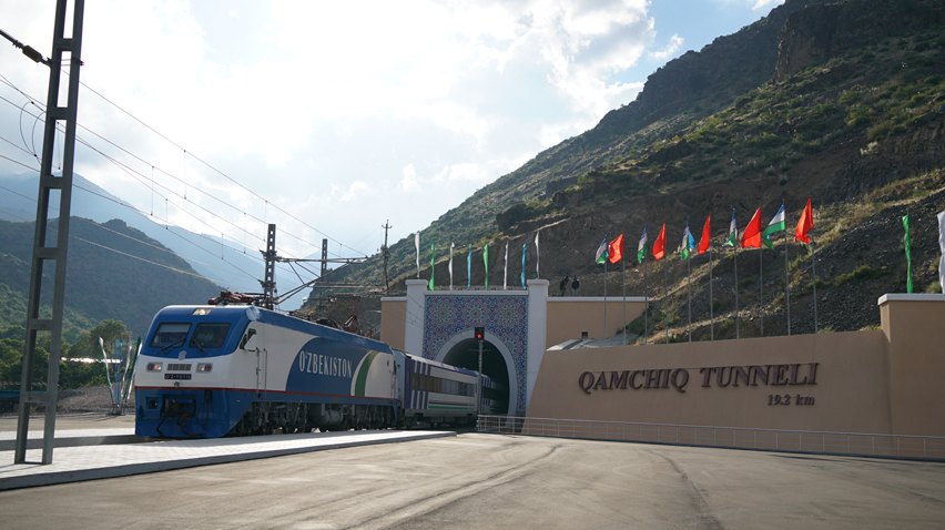 一带一路上的奇迹——“中亚第一隧” 一带一路上的奇迹——“中亚第一隧”