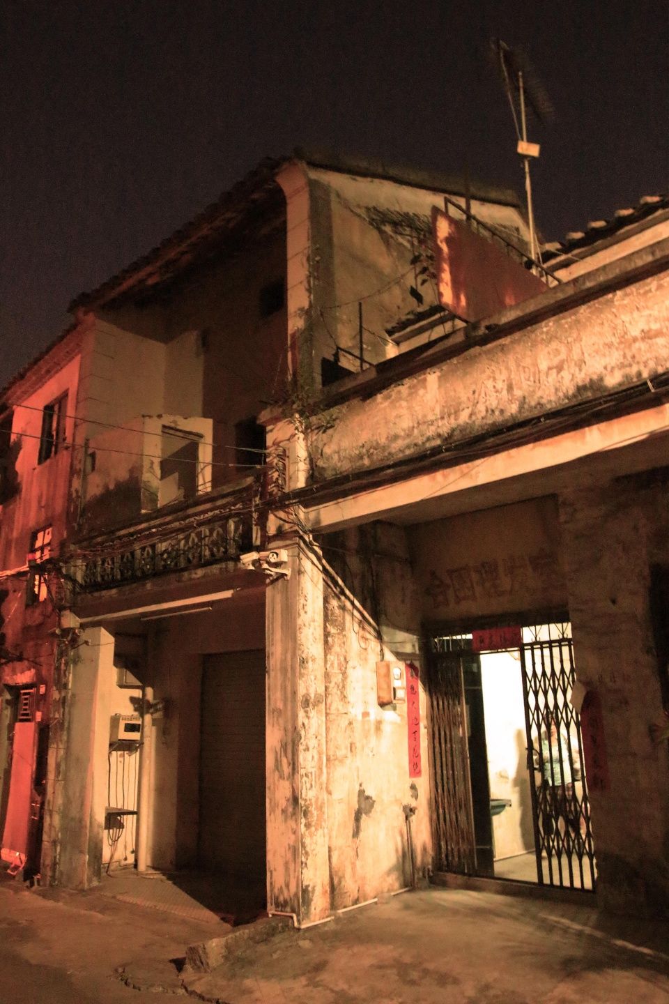 深圳曾经的小香港,如今一片荒芜,仅两人留守