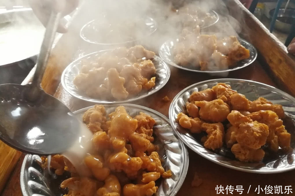 姑娘大学毕业嫁给农村男朋友,亲戚笑话,婚宴堵