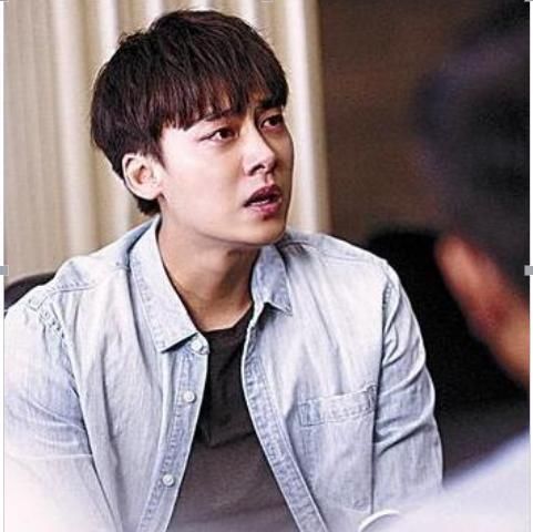 迅雷直播姜允儿演唱会遭神秘清华硕士告白 网