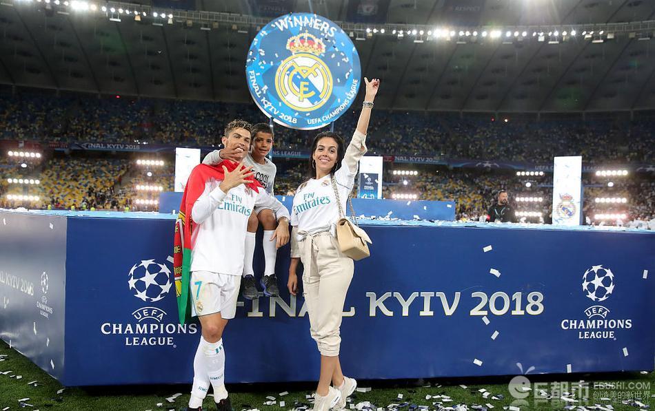 C罗女友是谁他有老婆吗?C罗女友凭一绝招上