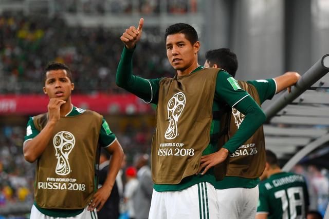 墨西哥是怎么向场内球员通报韩国对德国比分的