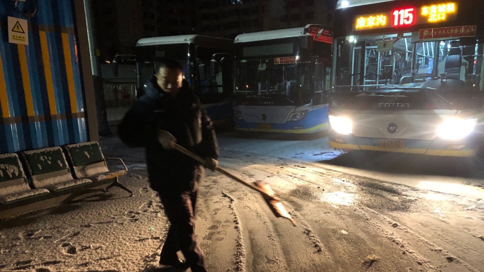 北京公交以雪为令,全力做好雪天运营保障工作 北京公交以雪为令,全力做好雪天运营保障工作