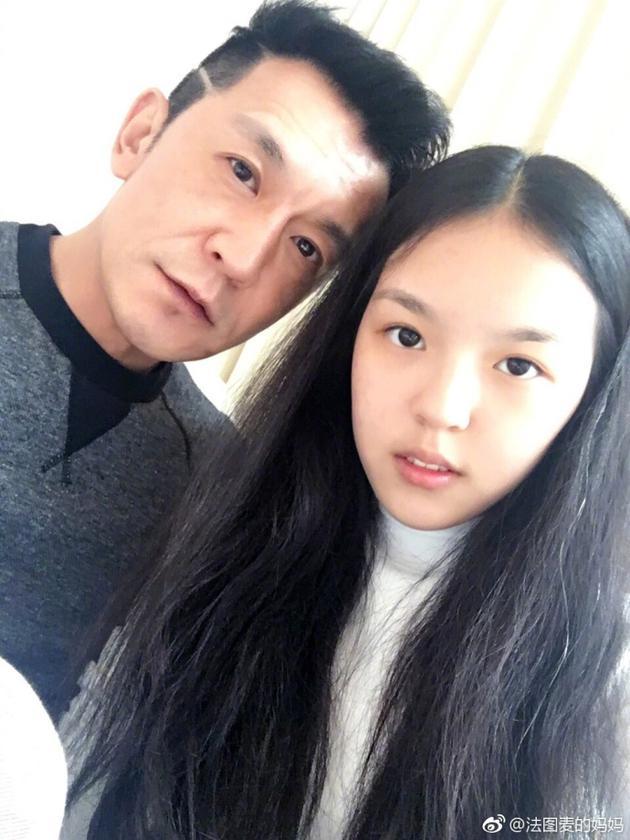 哈文晒李咏与女儿合影 潘长江是这样评论的