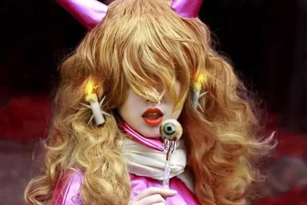 漫画665话扉页,出现了新副署长麦哲伦,所以小萨蒂爱上了麦哲伦!