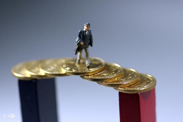 借款1万却欠下123万债务,小额贷款成还不完的