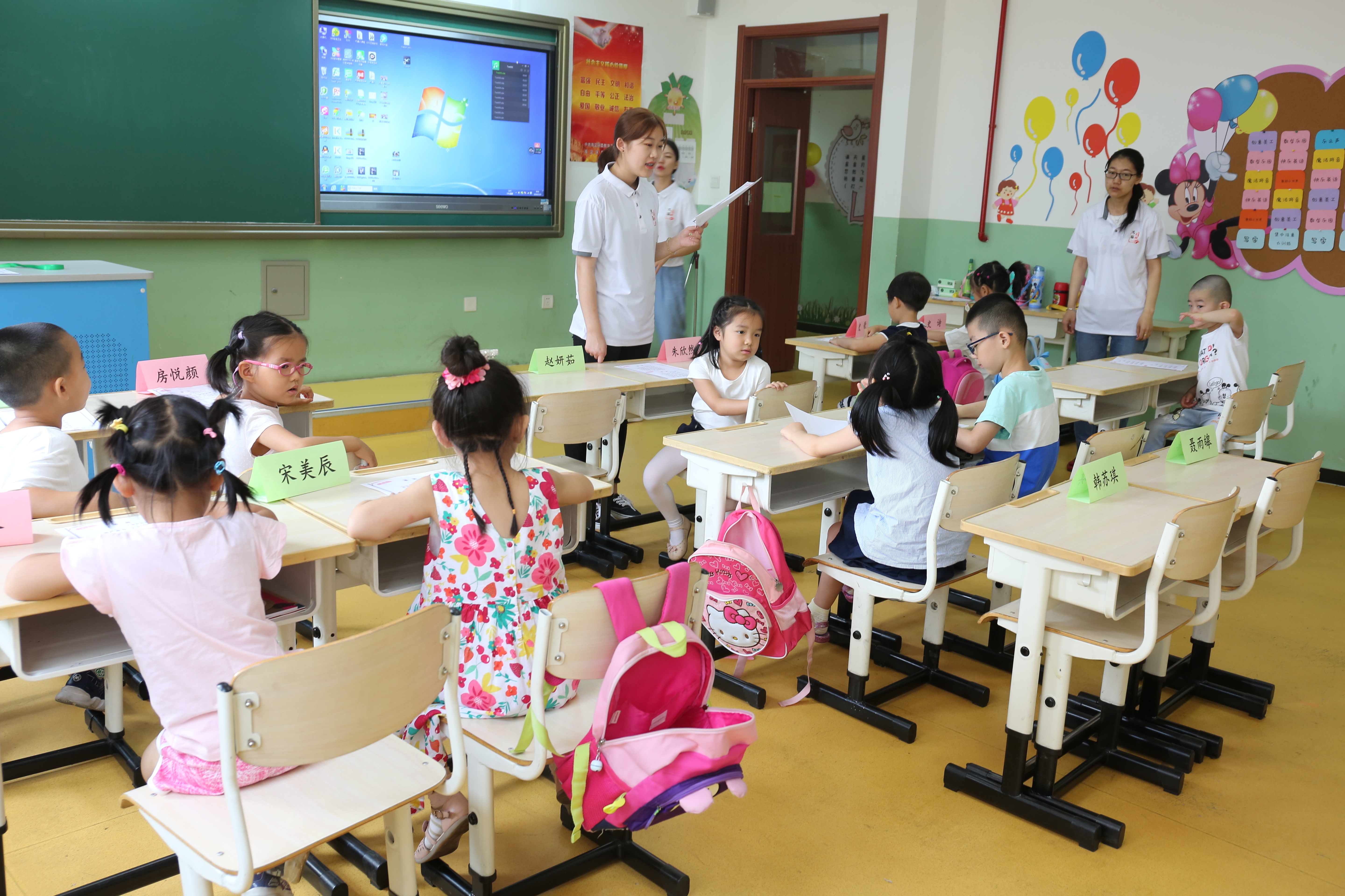 小学生暑假新去处!暑托班怎么"托" "管"什么 ?