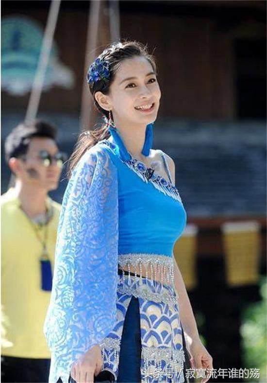 迪丽热巴和杨颖穿民族服装,同样是美人,气质却