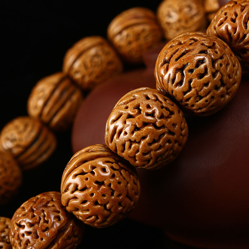 福建有钱人多,10个男人9个玩文玩手串、核桃等