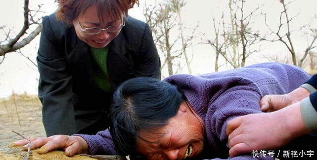 父母外出打工,16岁女孩生下孩子,爷爷一句话让父亲颜面扫地!