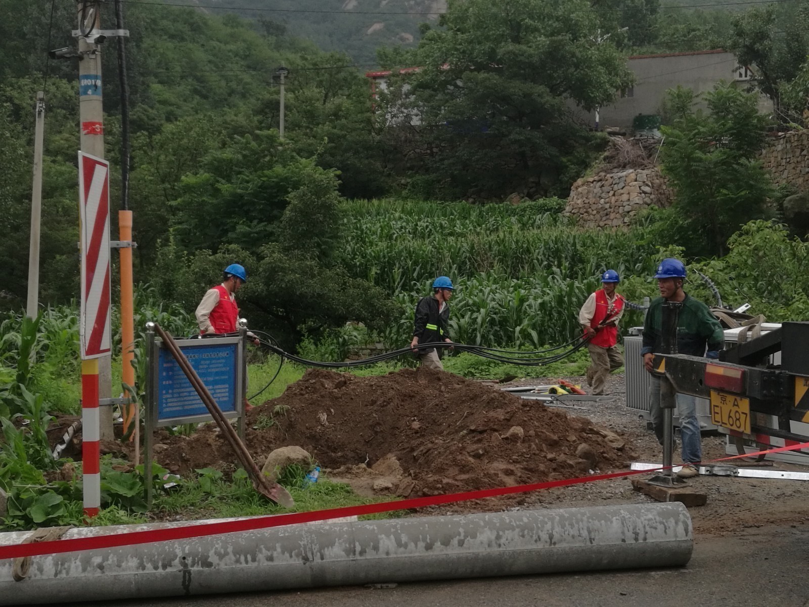 暴雨引发洪水，北京电力全力抢修恢复供电