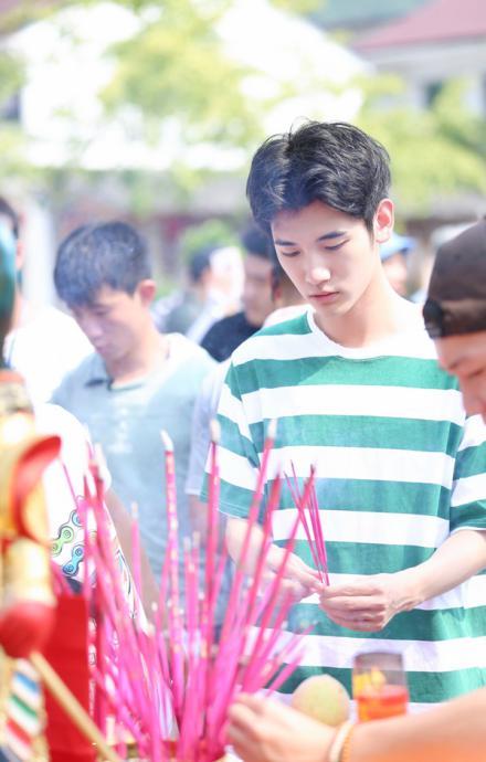 《我们的青春期》开机 95后演员寇振宇青春帅鲜亮相