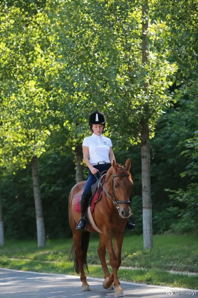 50岁身材如此火辣 照片惊艳世界