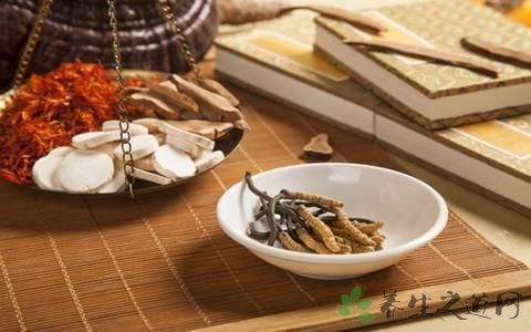 煮冬虫夏草用什么器皿