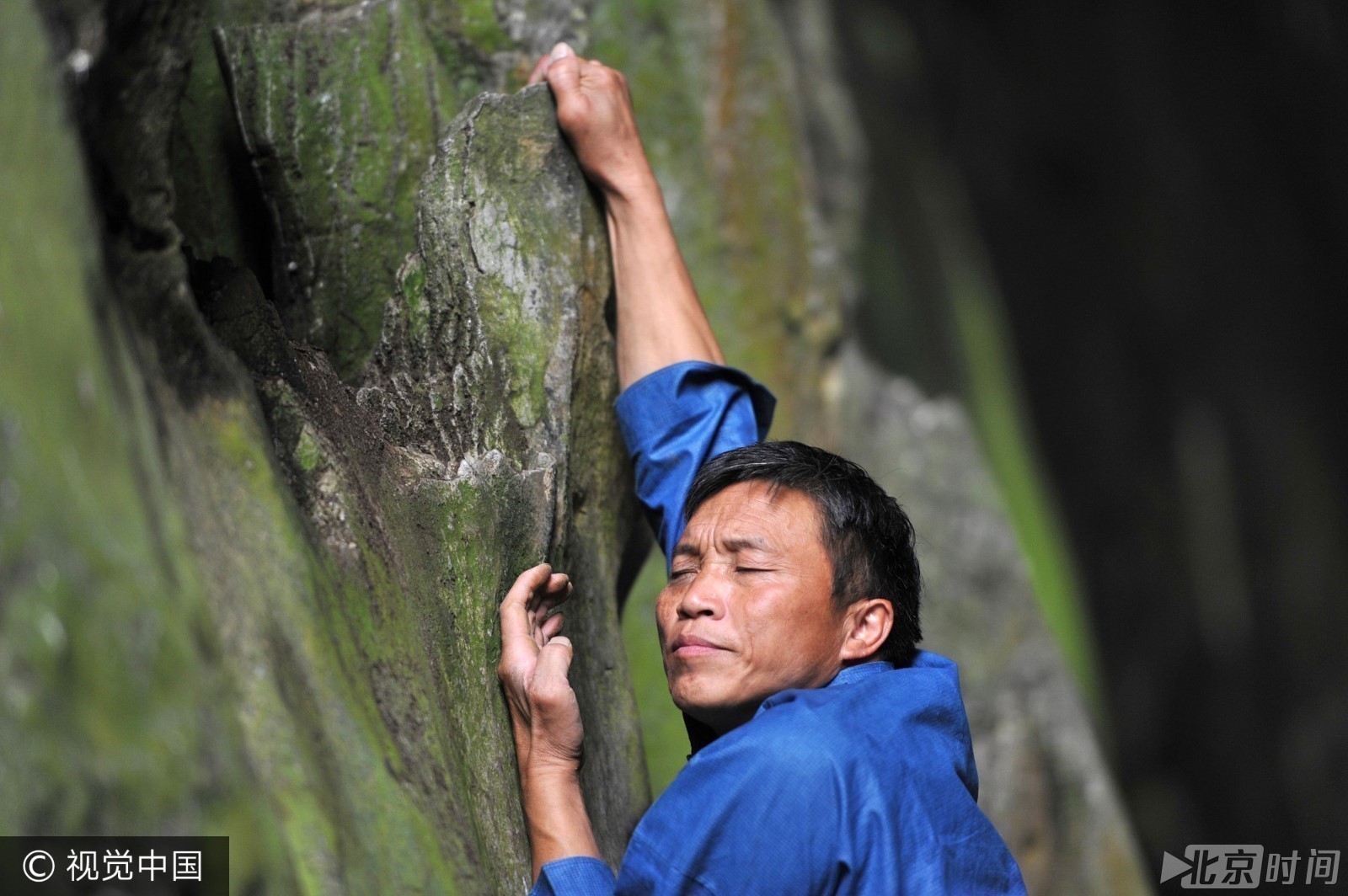 他40年飞檐走壁徒手攀爬百米悬崖 力气惊人手如鹰爪