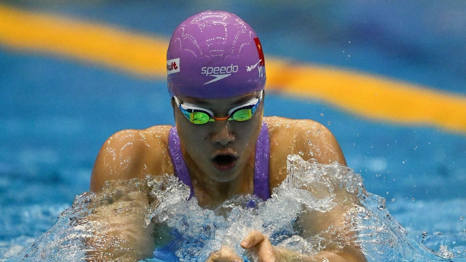 女子200米个人混合泳半决赛 余依婷排名第一晋级决赛