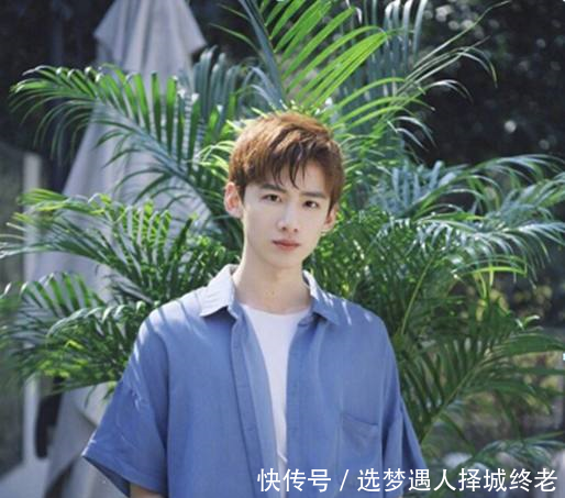 流量王蔡徐坤,抢走了吴亦凡的代言,连加油男孩