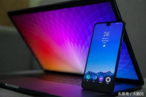 刘海屏美人尖?天马直接把镜头嵌入屏幕,真正的