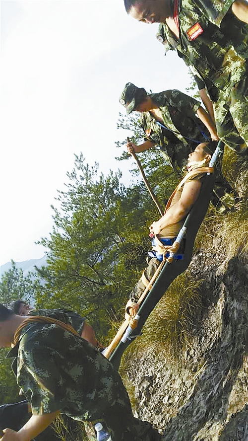 温岭驴友攀岩摔伤 仙居猎鹰救援队上山救人 温岭驴友攀岩摔伤 仙居猎鹰救援队上山救人