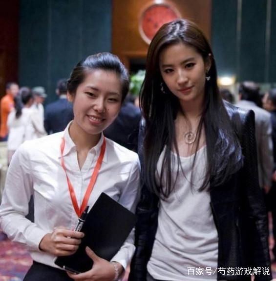 路人镜头下的刘亦菲纯美,范冰冰惊艳,网友:明星