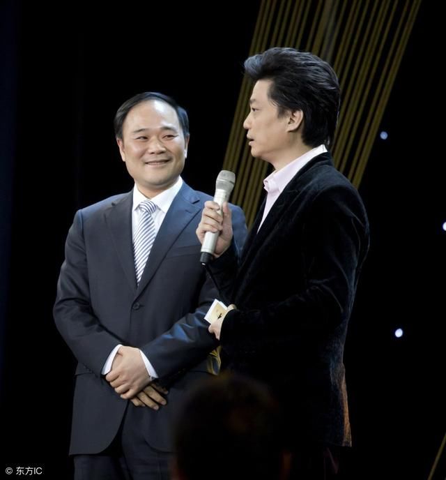 电影《手机》当时怎么伤害了崔永元一家人?到