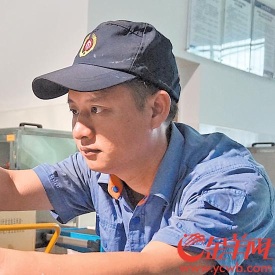 【中国梦·践行者】铁路机车检修 【中国梦·践行者】铁路机车检修