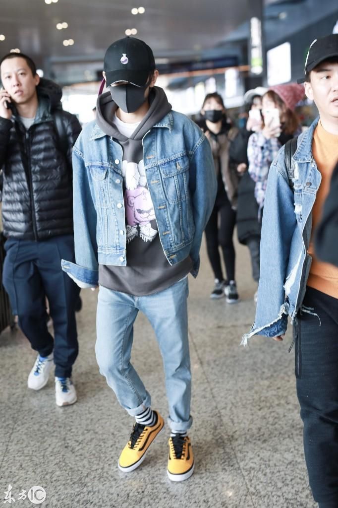 张一山戴口罩现身上海机场,为什么明星出门都