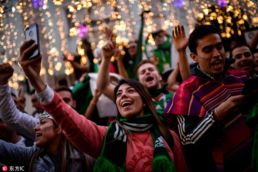 俄罗斯日庆典活动 各国球迷欢聚一堂