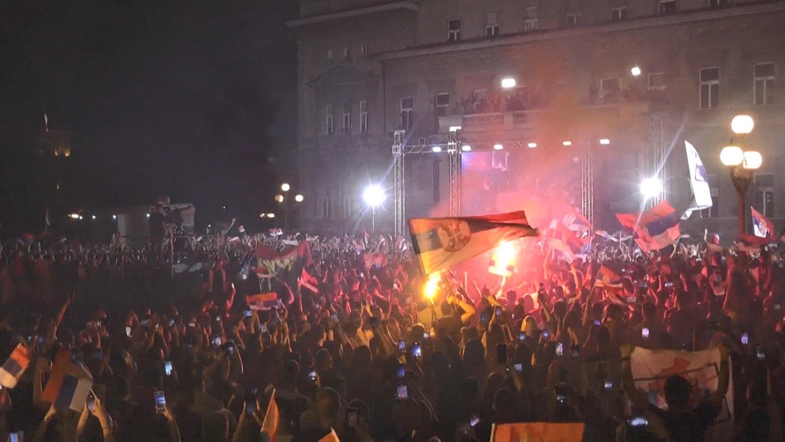 塞尔维亚男篮获世界杯亚军 首都举行盛大庆祝仪式