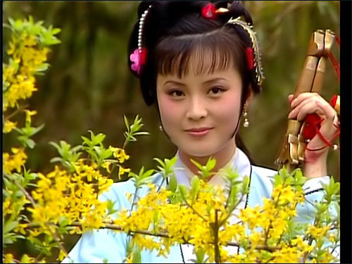 87版红楼梦"尤三姐"扮演者周月近照曝光 神采奕奕状态好