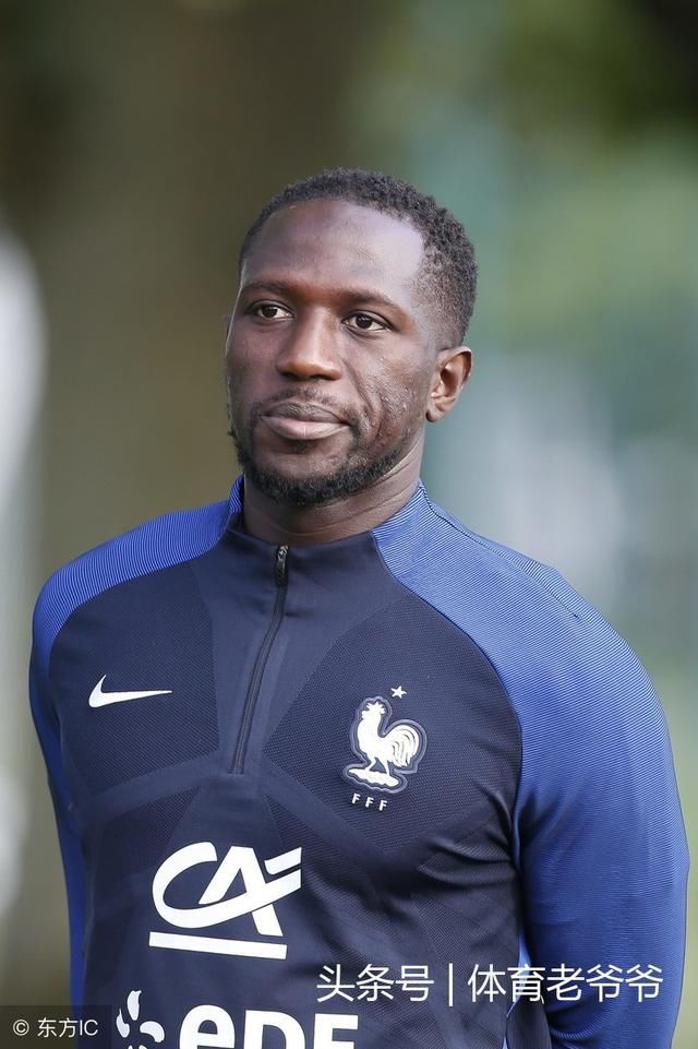 盘点当今世界足坛十大边后卫排行榜:巴西四人