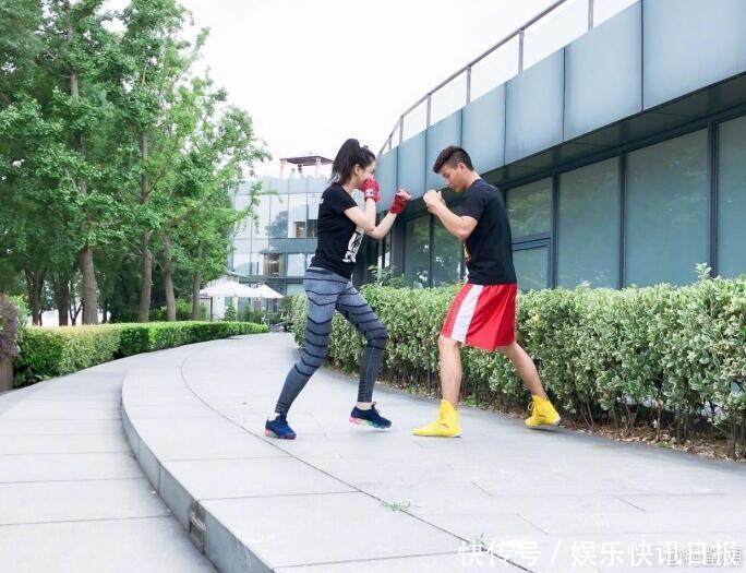 冉莹颖练拳击自认脾气不好,拳王皱市明亲自指