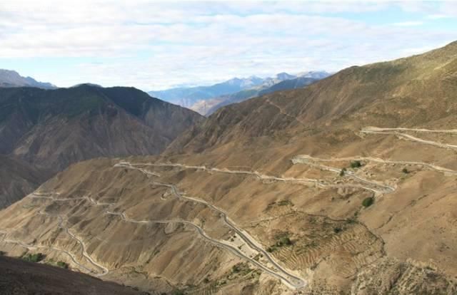 江西58岁老人自驾国产车五菱宏光三次进藏,第