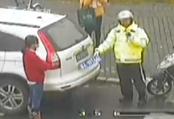 视频|奇葩司机文印店彩打纸质车牌 妄图逃过违章处罚 视频|奇葩司机文印店彩打纸质车牌 妄图逃过违章处罚