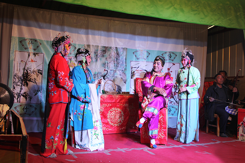 白银正月搭台唱戏抵制乡村陋习 文化精品唱出美丽乡风
