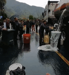 隔着屏幕都能听到老鼠的惨叫声，这样对待老鼠真的好吗?