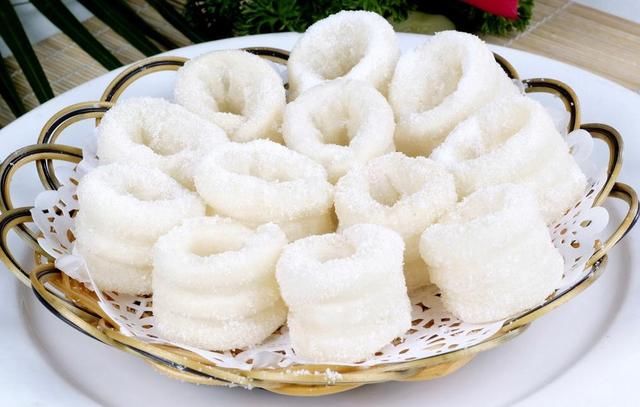 街上越来越少见的童年的小吃白糖糕,这个味道你还记得吗?