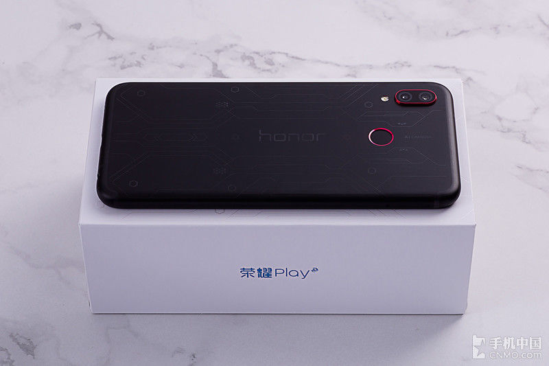 荣耀Play幻夜黑酷玩版 专属镭雕线条