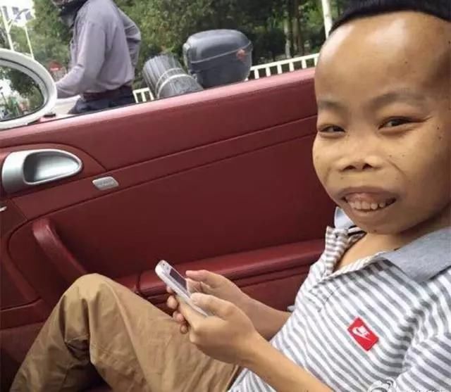 给网红主播刷礼物打赏的人, 现实中过得怎么样