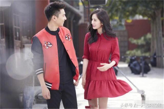 太般配!赵又廷杨幂罕见合体,两人一身红衣超甜