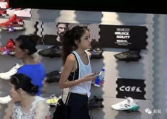 张学友女儿长得像舒淇就算了,腿比关晓彤的还长 张学友女儿长得像舒淇就算了,腿比关晓彤的还长