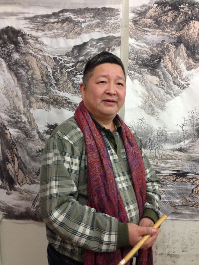 江西财经大学本科学历,江西省美术家协会会员,江苏江都书画院特聘画家