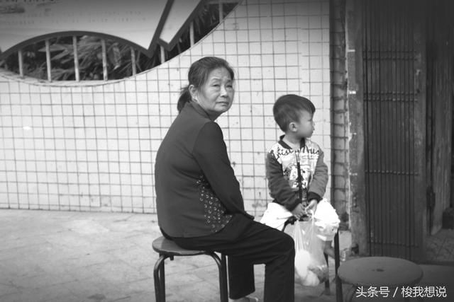 父母让男方家出彩礼,女儿反说:你们拿我去卖钱