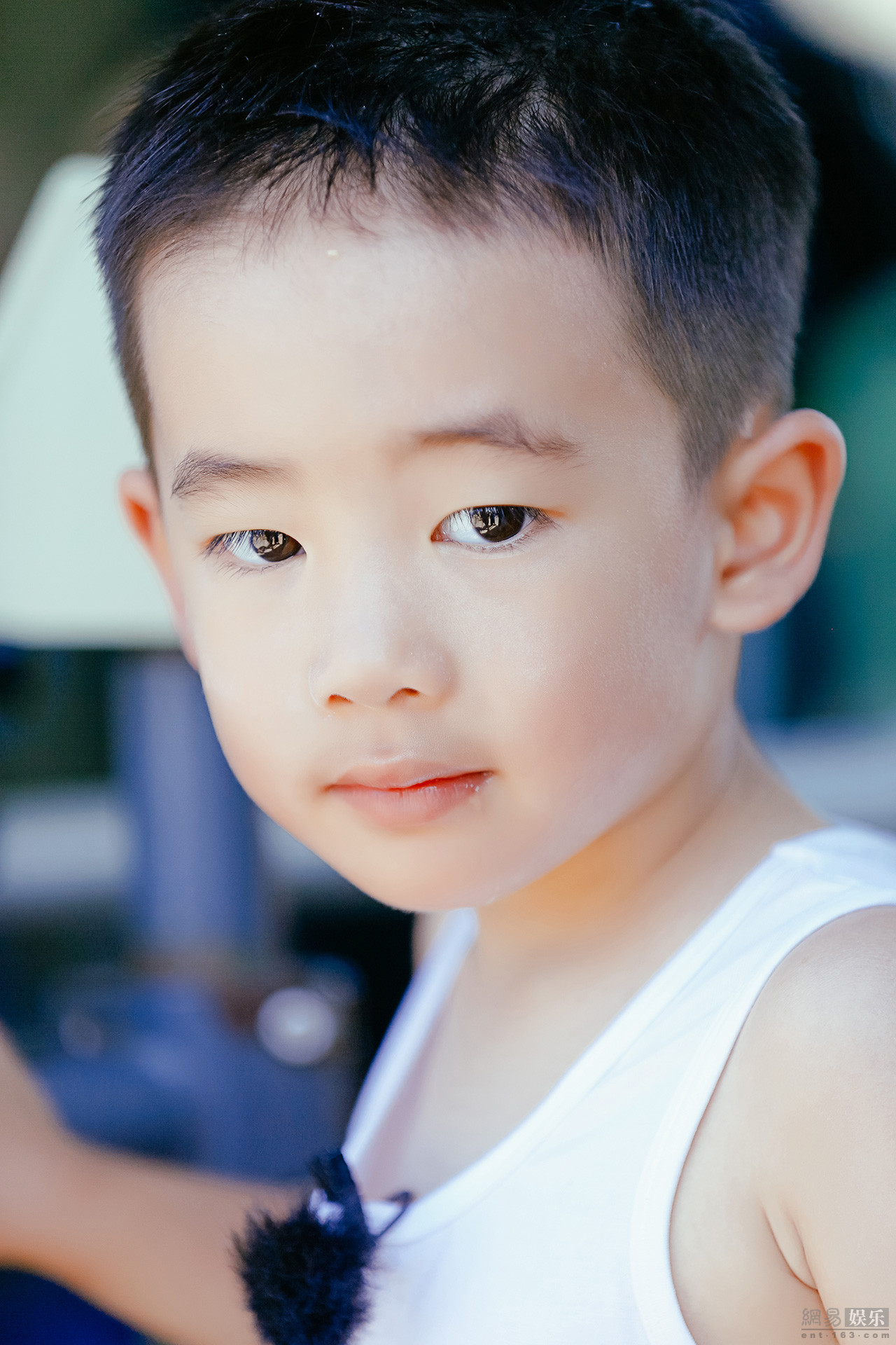 萌cry!陈小春儿子睫毛长到逆天
