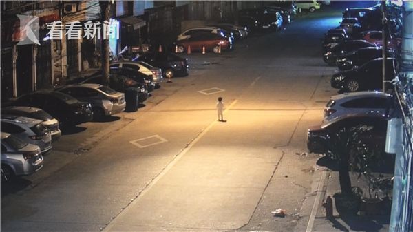 2岁男孩半夜出门寻 2岁男孩半夜出门寻