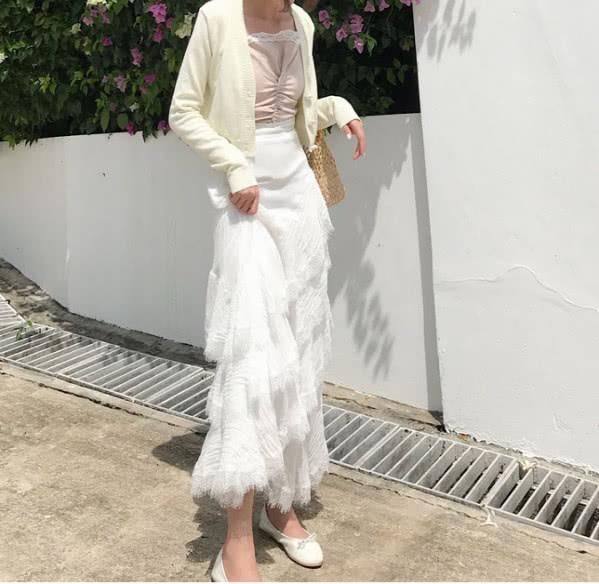 怎么穿都不腻的白色半身裙,清新又百搭,夏季搭