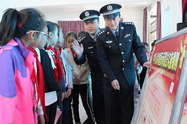 黟县中小学幼儿园扎实开展全民国家安全教育日