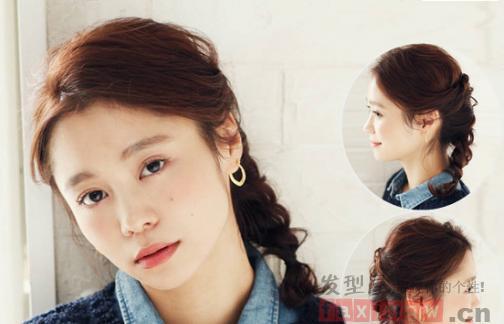 嘟嘴单麻花辫少女头像