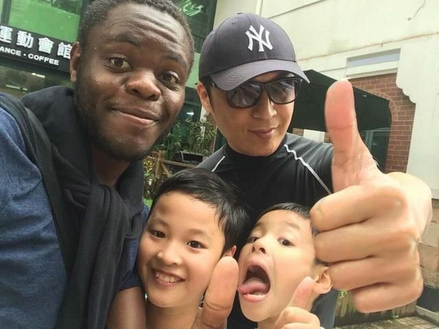 还记得他吗?离婚成为五个孩子的父亲,现首度披露自己的家庭生活